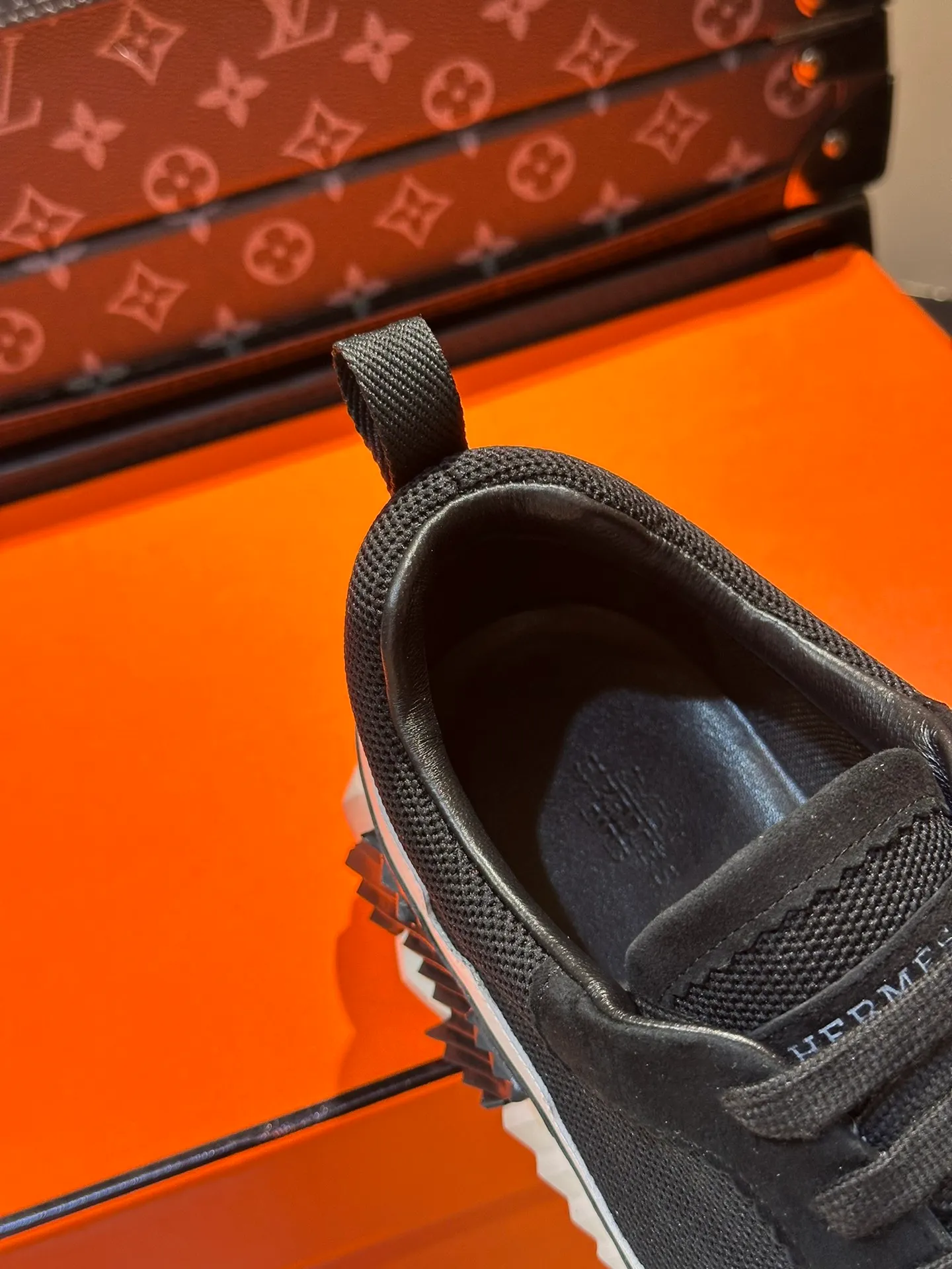 Men's shoes 💰p420 "hermes*" new men's casual sports shoes, the upper is made of cowhide leather and high-end mesh, imported materials, full of texture, the light sole is decorated with contrasting patterns, creating a versatile fashion style. Size: 38-44 (45.46 customized)